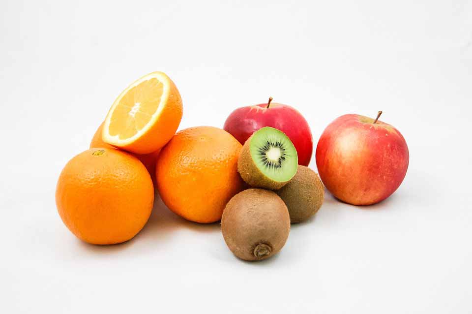 Frutti antiossidanti per combattere cellulite arance, mele, kiwei