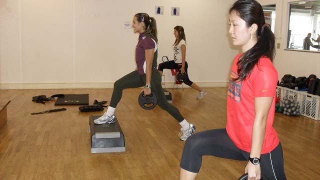 Esercizi in palestra per i glutei rassodare i glutei con un po' di movimento